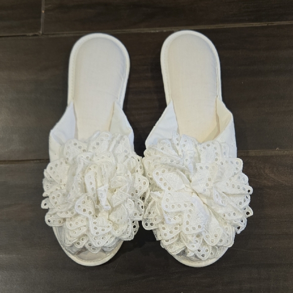 Glamour Skiffs Shoes - Vintage 1950/1960's White Lace/Cotton Slippers Sz Large 8-9 NWOT
